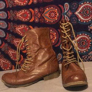 Super cute shoes. Barely wore them!!